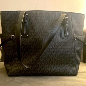 Michael Kors Voyager Tote